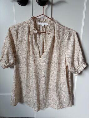 Cream Floral Ruffle-Neck Short Sleeve Blouse.
